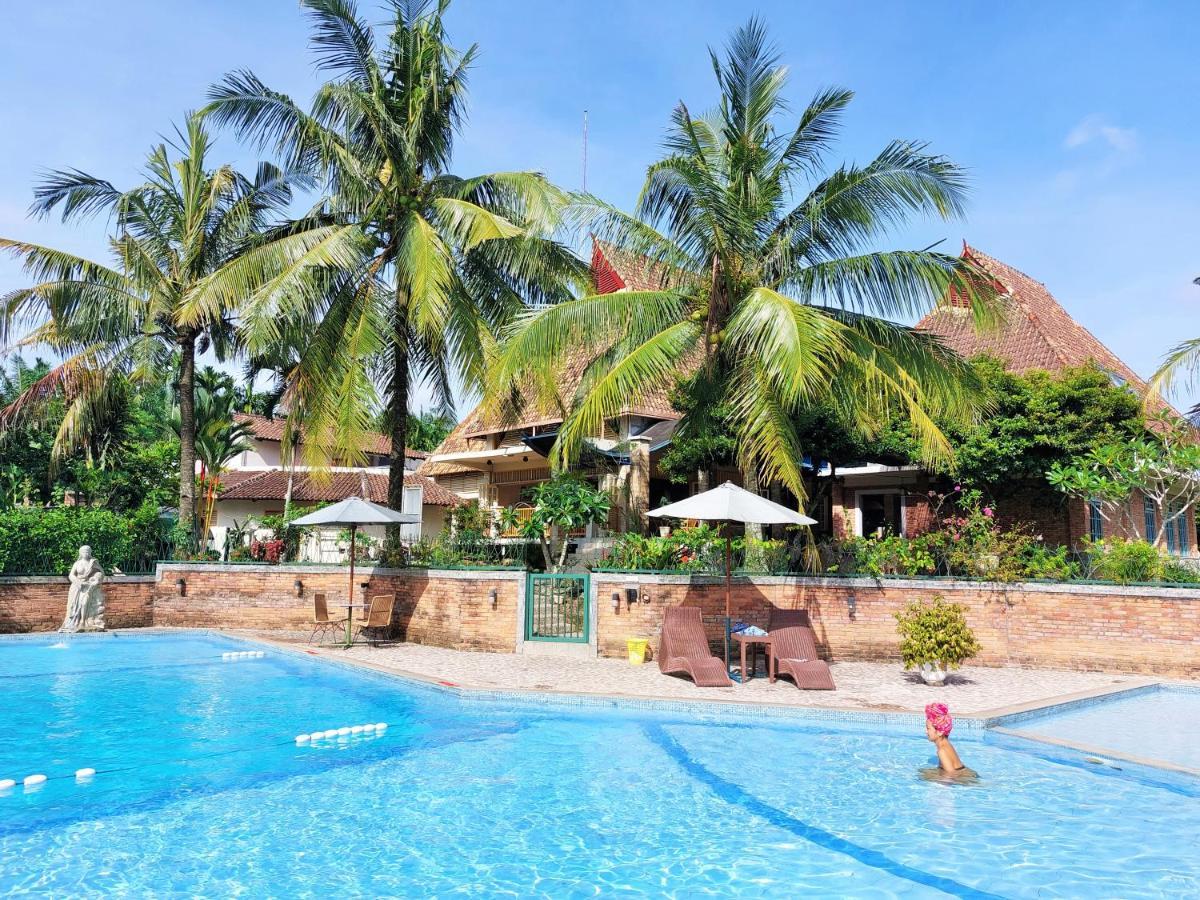 Hotel Deli River And Restaurant Omlandia Medan Exterior photo