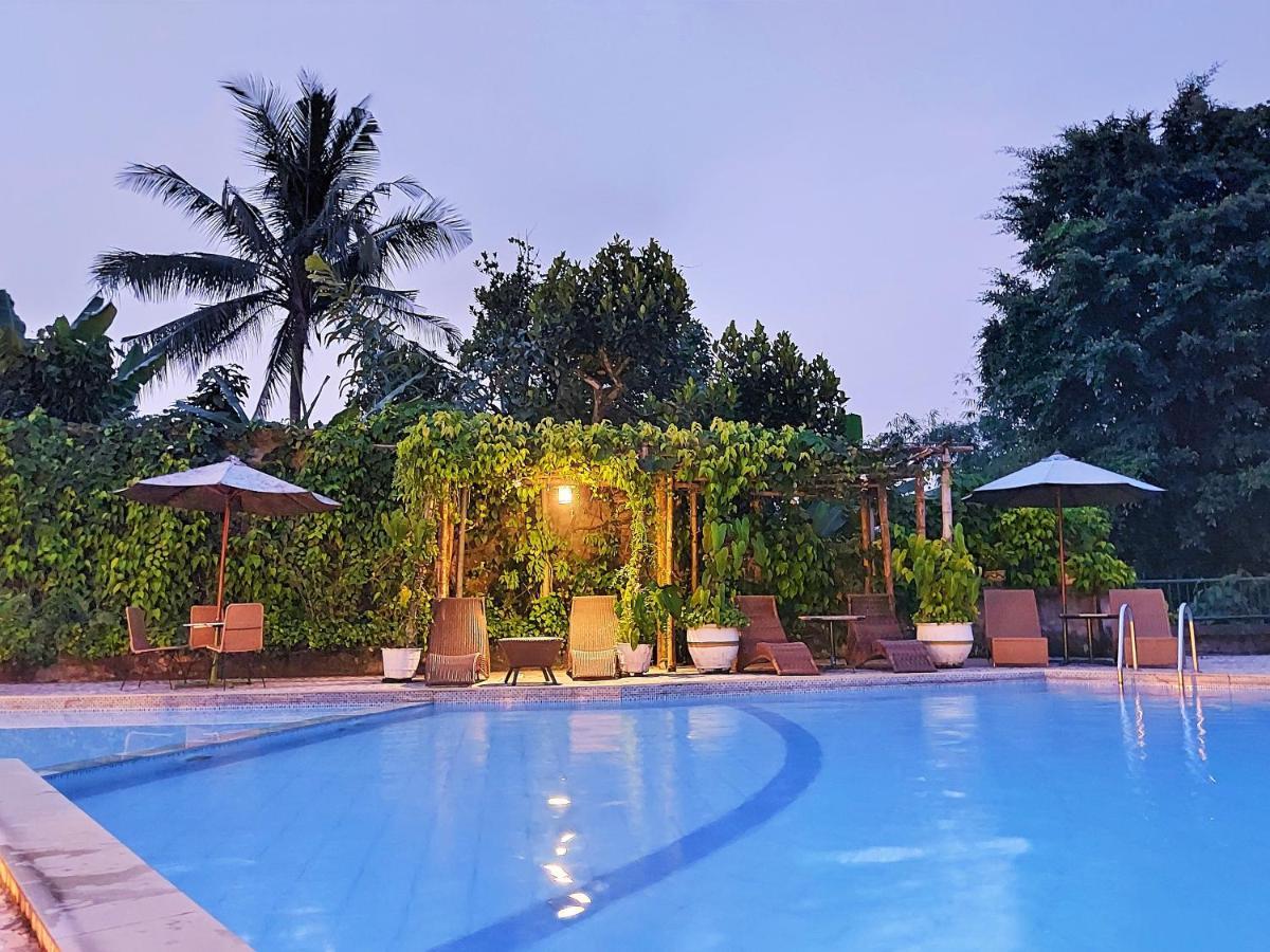 Hotel Deli River And Restaurant Omlandia Medan Exterior photo