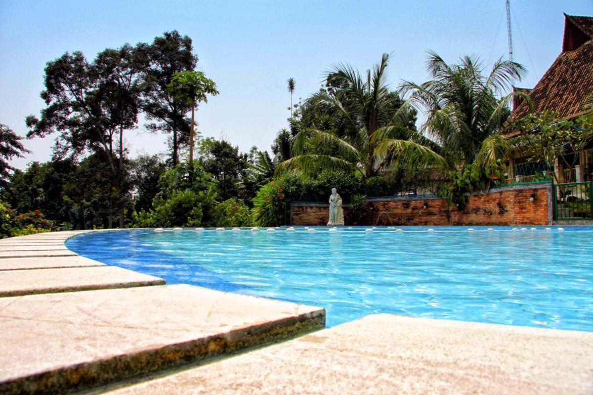 Hotel Deli River And Restaurant Omlandia Medan Exterior photo