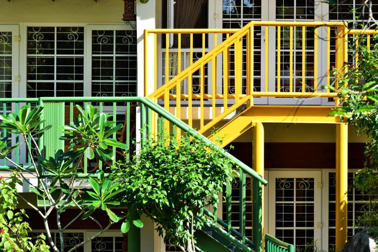 Hotel Deli River And Restaurant Omlandia Medan Exterior photo