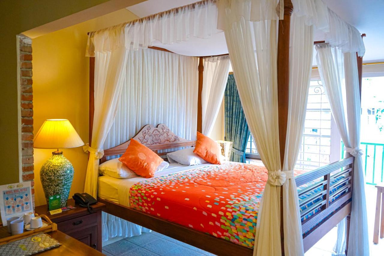 Hotel Deli River And Restaurant Omlandia Medan Exterior photo