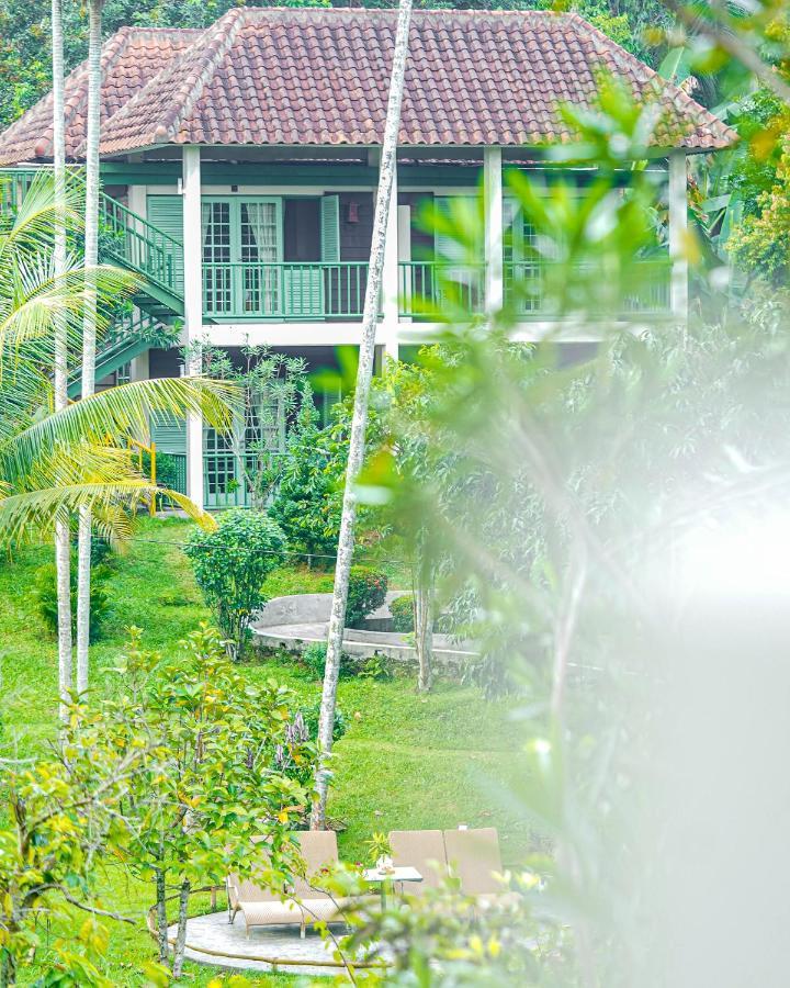 Hotel Deli River And Restaurant Omlandia Medan Exterior photo