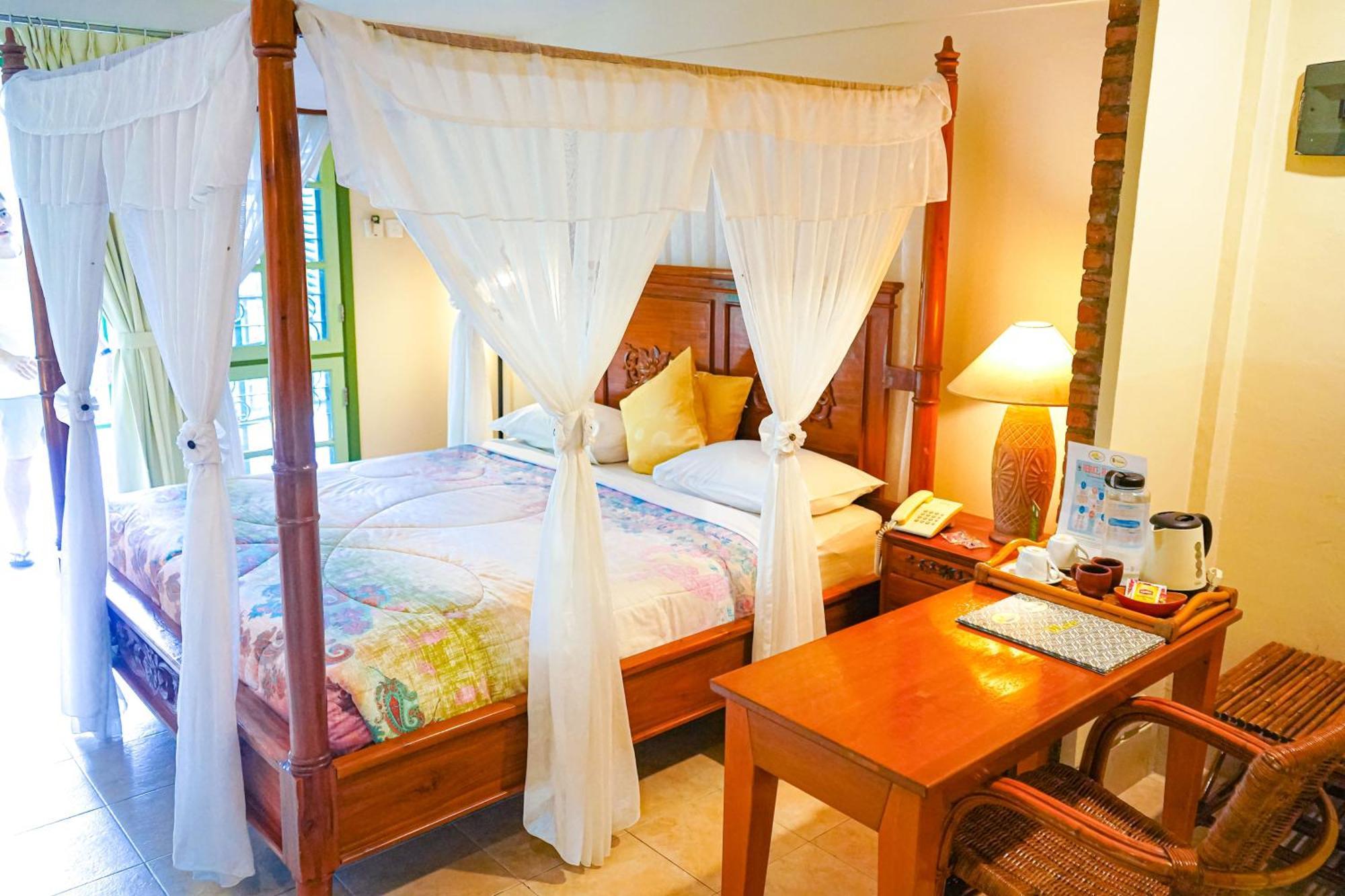 Hotel Deli River And Restaurant Omlandia Medan Exterior photo