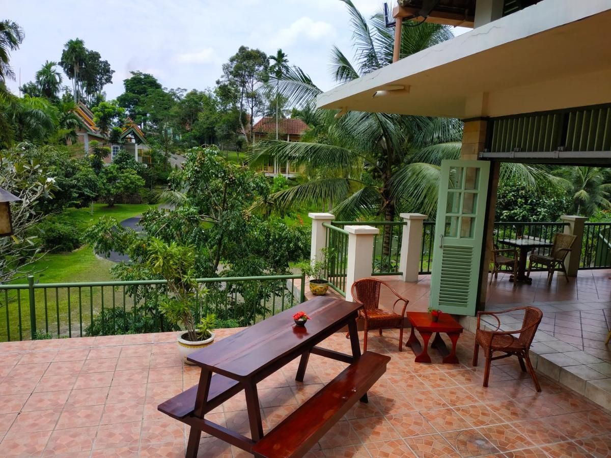 Hotel Deli River And Restaurant Omlandia Medan Exterior photo